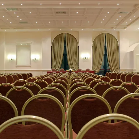 Palace Ξενοδοχείο 4*