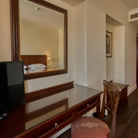 Palace 4*