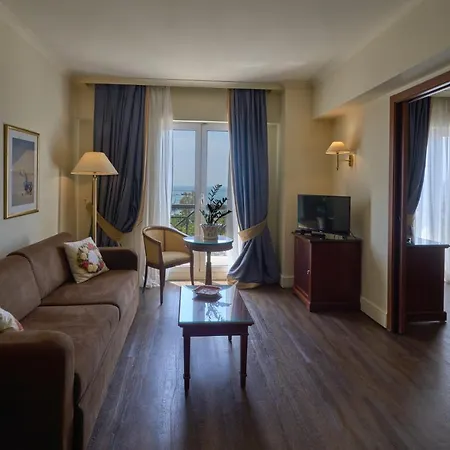 Palace 4*