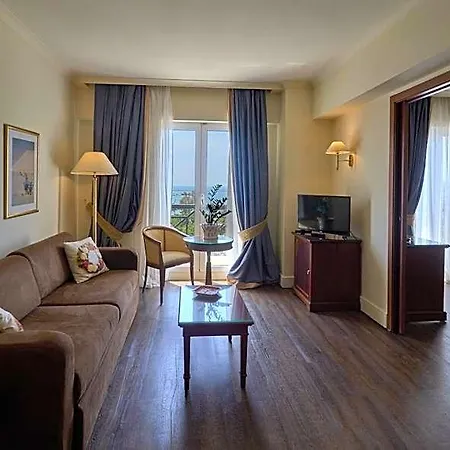 Palace 4*
