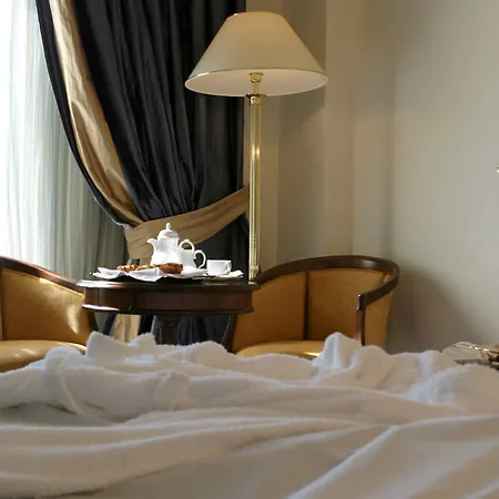 Palace 4* Volos